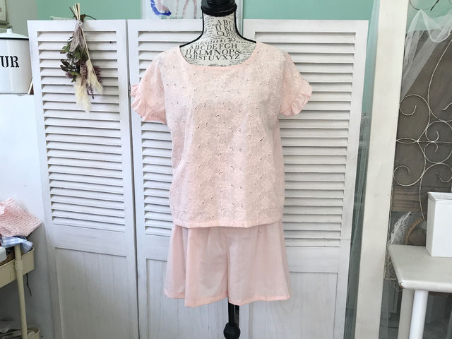 �t�������u���E�X�Ƃ������p���c�Z�b�g
��͂��D�݂Œ������邱�Ƃ��ł��܂��B_ATELIER DE COUTURE