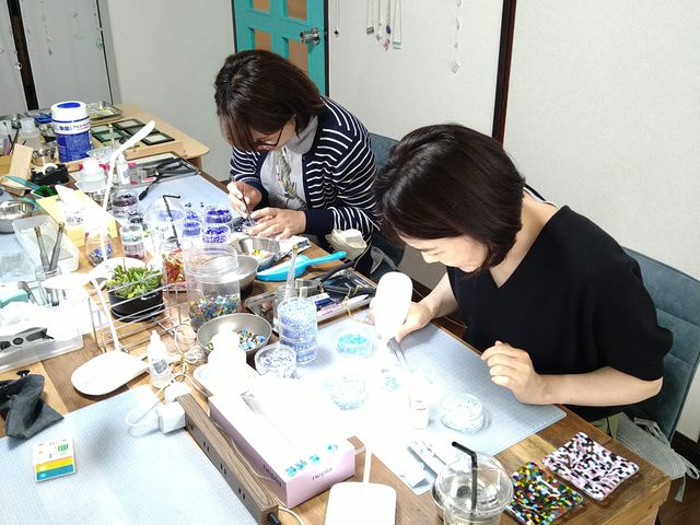 ���F�B�ƁE�E�E_Aking-glass�H�[