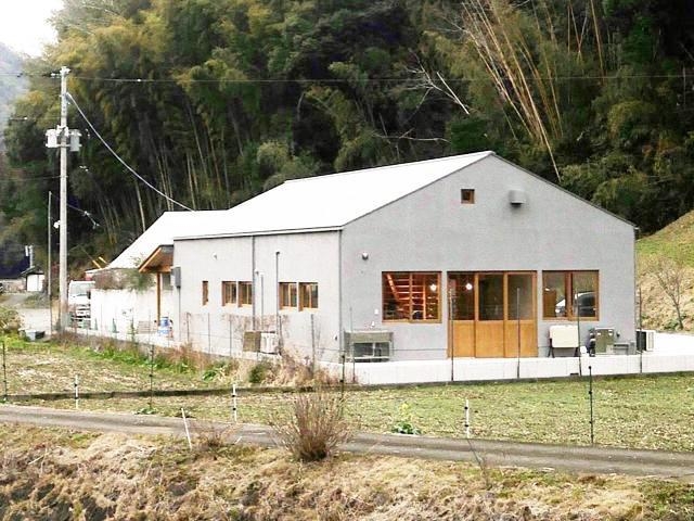 �������M�R