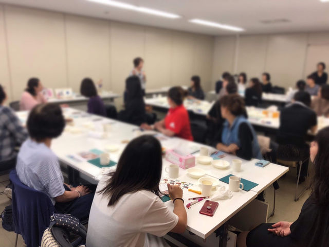 ��Ɨl���[�N�V���b�v�̗l�q�`�݂�ȂŊy�����}�O�J�b�v����_����|�[�Z���[�c�T����Kiefer