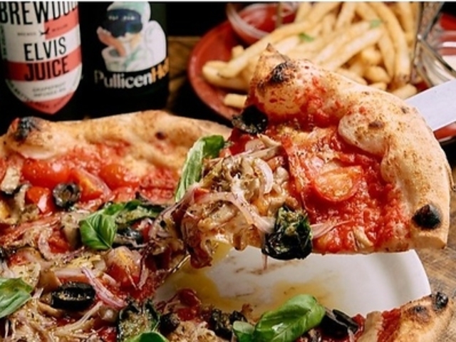 DUMBO _{ PIZZA FACTORY t̎ʐ^1