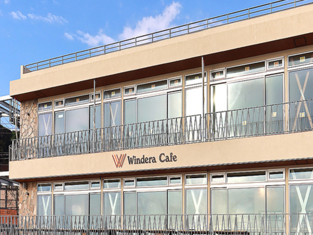 Windera Cafe �������l�X�̎ʐ^1