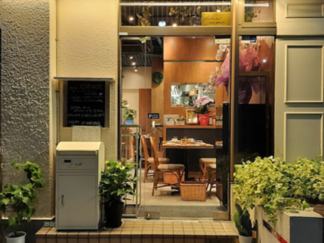 sous le PETIT MARCHE X[veB}VF̎ʐ^1