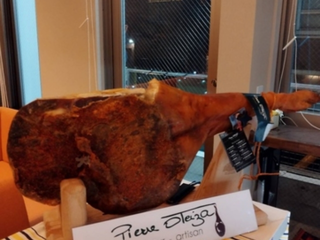 TurtleClub bar a charcuterie �^�[�g���N���u �o�[ �A �V�����L�g���̎ʐ^1