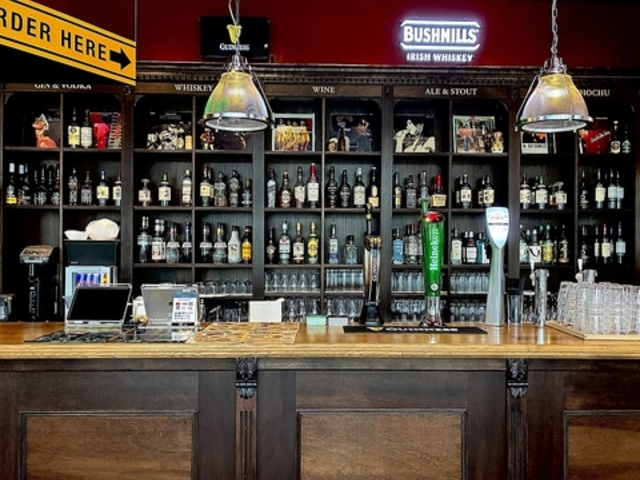 IRISH PUB Peter Cole �A�C���b�V���p�u�s�[�^�[�R�[�� �������ܐV�s�S�X�̎ʐ^1