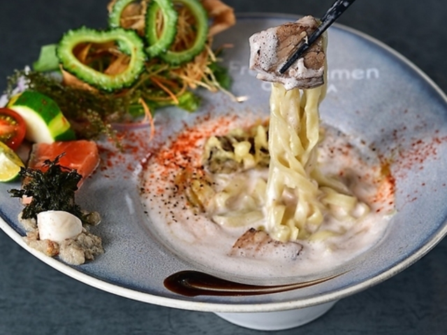 �t�����`�\�[�L���ΐ��X Salmon Noodle 3.0 �񗢓X�̎ʐ^1