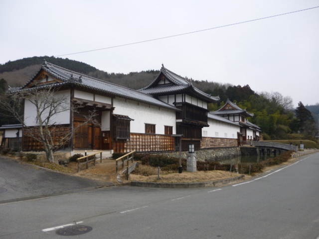 ͂ނ̎O˔Twق̓eʐ^1