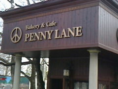 �܂��コ��̃x�[�J���[�J�t�F�E�y�j�[���C���ւ̓��e�ʐ^1