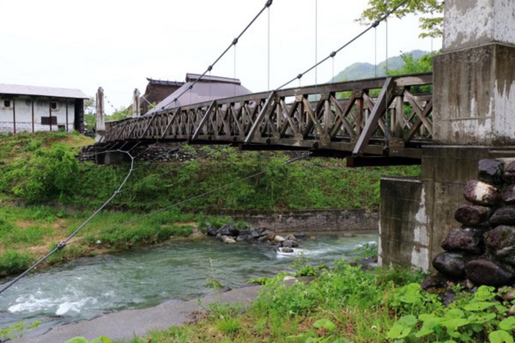 大出の吊り橋