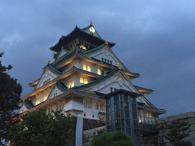 斜めから撮してみました。_大阪城天守閣