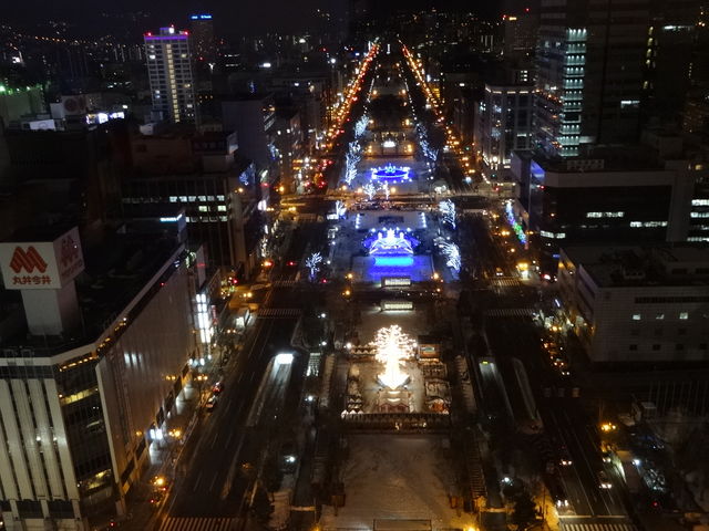 �z���C�g�C���~�l�[�V�����̎��̃e���r������̕��i�ł��B_�����ۂ�e���r��