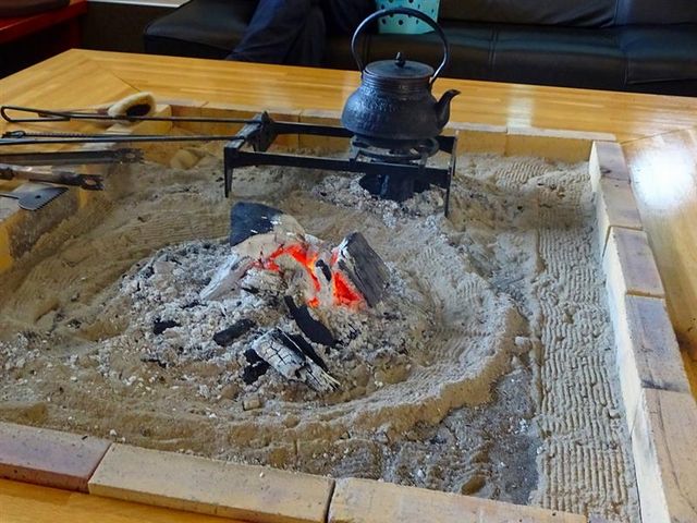 �x�����ɂ͈͘F��������A�ԁX�ƔR���Ă��܂����B_�芥���̑򉷐� �X�̎l�G