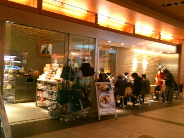 usa�����DEAN&DELUCA �Z�{�؂̓��e�ʐ^1