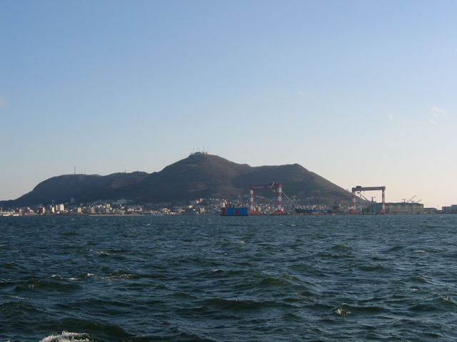 �܂��A���كh�b�N�̑�^�N���[����������������B���ٖk�u������_���َR