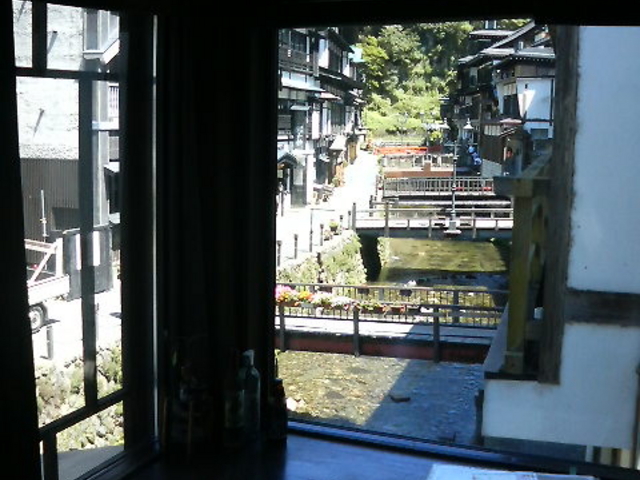 2K̑͒ՂȉX̊X݂낹܂B_ɓ̉