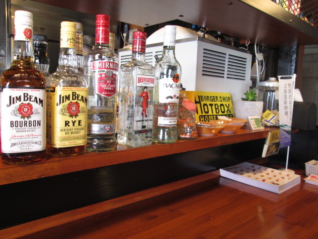 yosshyHOTBOX ق̓eʐ^2