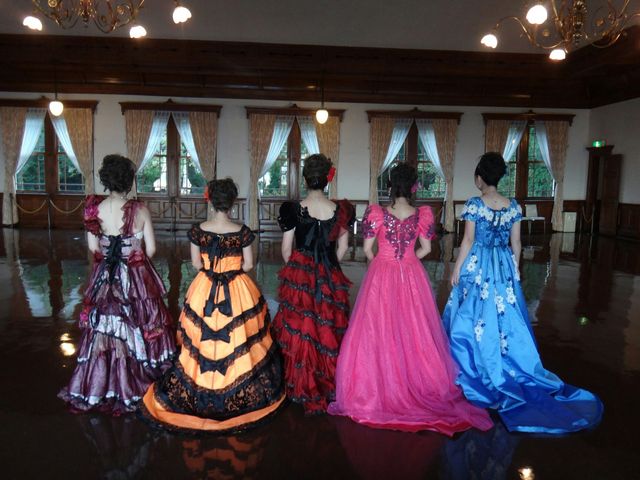 �F�Ƃ�ǂ�̃h���X_�����ً���