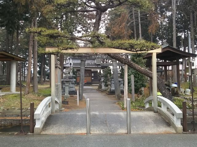 お堀のようになっています。_義清神社