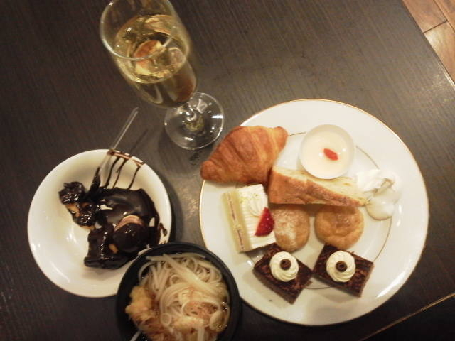 �P�[�L�Ȃ�_�����z�e�����o���g����