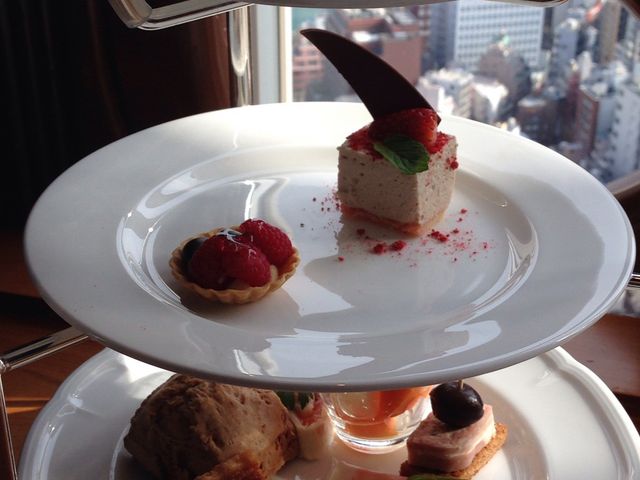 1�l�O_�X�J�C���E���W���_�C�j���O�@�A�[�e�B�X�g �J�t�F