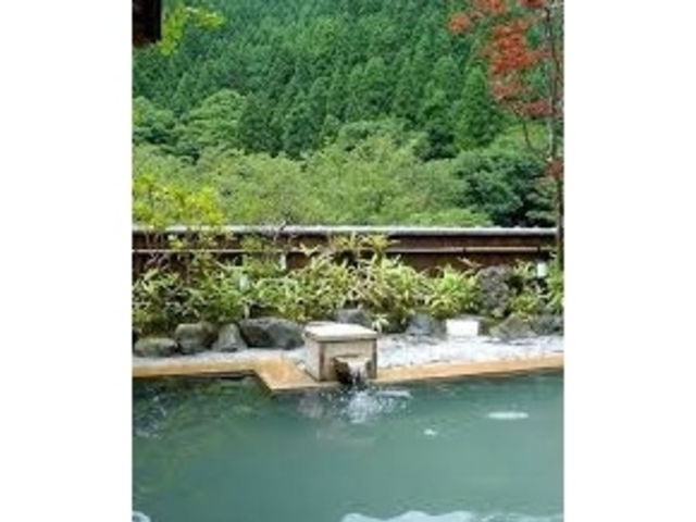 �i�F�ǂ�_����܉���