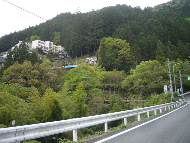 �c���������y�n�Ɍ��Ă�ꂽ�A�x�R�����w�Z�ł����A���N�Z�ɂȂ�܂����B_���̓�����