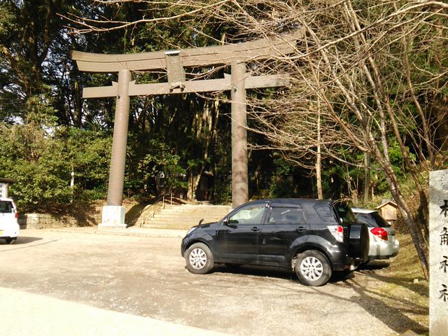 �����O�ɒ��Ԃł���B���������������ĉE��ɗV�����ւ̓�������A���̐�ɂ����ԉ�_�����ӂ�_��