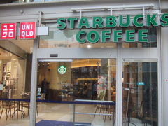 江坂のメインストリート沿いのビルの1階にあるスタバ スターバックスコーヒー江坂東急プラザオッツ店の口コミ じゃらんnet