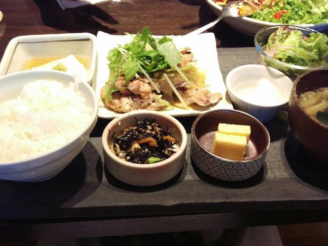 Ă̊  kawara CAFDINING YOKOHAMA̓eʐ^1