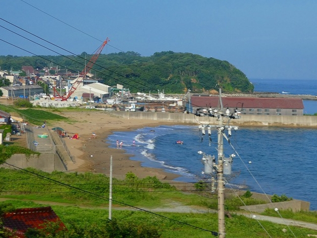 石川県・北陸道・尼御前SAから見える尼御前岬・海水浴場_尼御前サービスエリア(上り線)