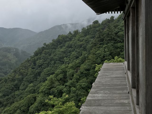 山深い修験道の霊山_三徳山