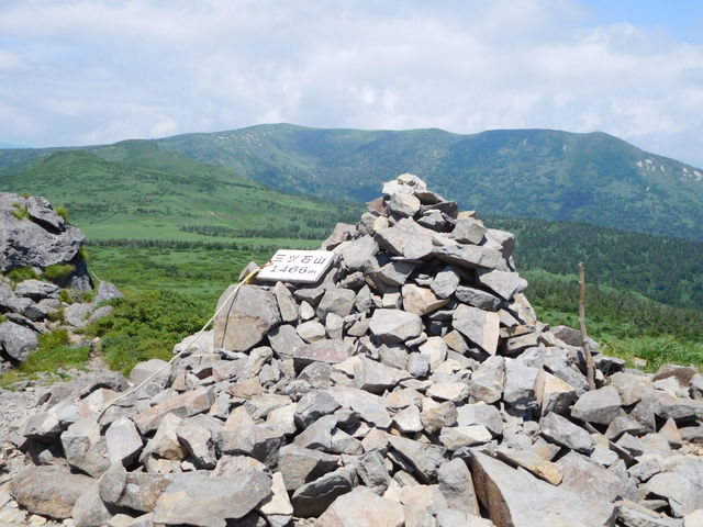 �R���ɓ����`_�O�c�ΎR