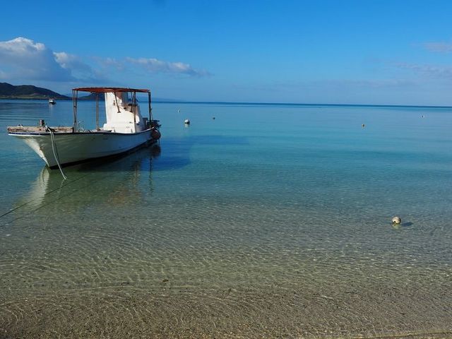 底地海水浴場の青い空と透明度の高い海_底地海水浴場