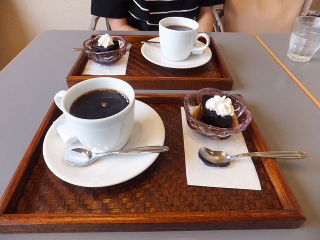 `ɃZbg̃fU[gꂵI_Axj[