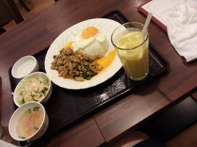 ݂THAI KITCHEN AROI̓eʐ^1