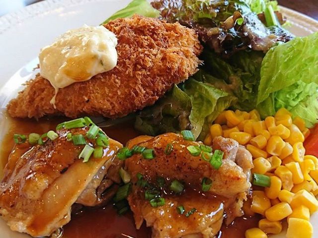 傱̃CzXg wXiRoyal Hostj̓eʐ^1