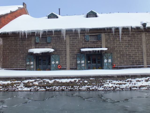 ��i�F�̑q�Ɂ����M�^��_�^�͂ƐΑ��q�ɌQ