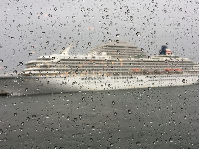飛鳥が停泊していたのを見学したかったのですが雨が残念_THE KOBECRUISE コンチェルト