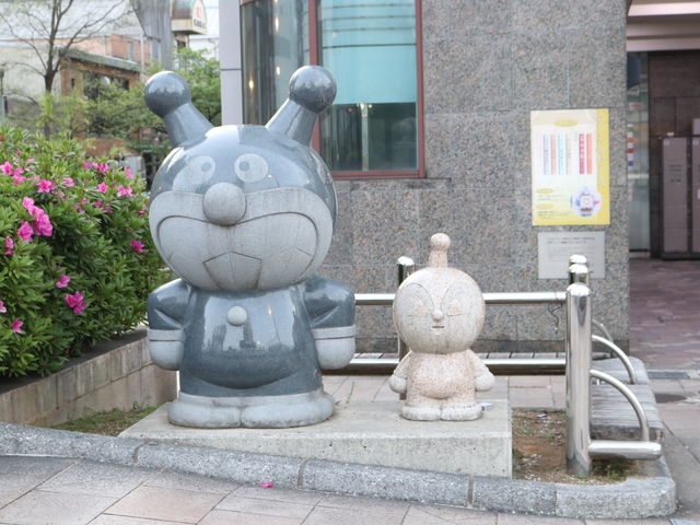 ���H�̔��Α��ɂ���Α�
(���̂��߂�)������ɖڂ������܂���ˁB_�͂�܂⋴