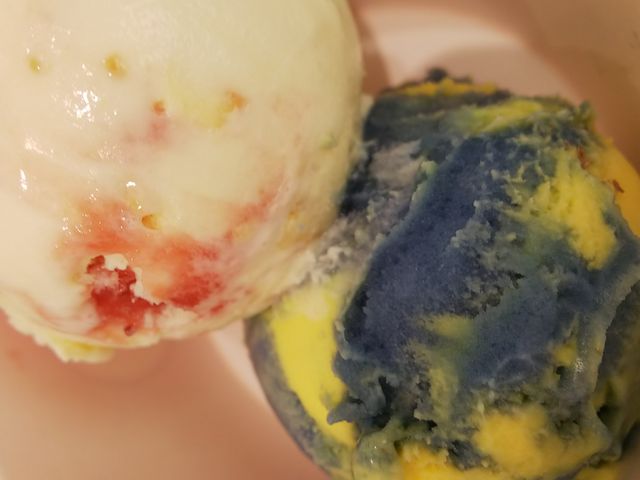 ւ̃T[eBACXN[ {lX̓eʐ^1