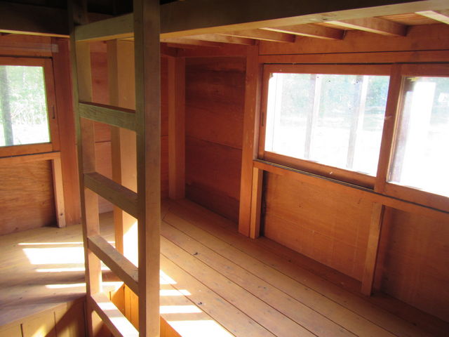 �o���K���[���̔~�̃x�b�h�X�y�[�X_�E�G���V���L�����v��