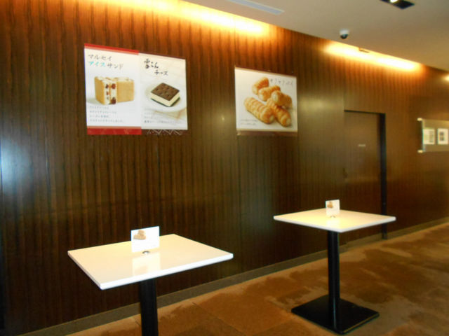 �C�[�g�C���R�[�i�[_�Z�Ԓ��{�X