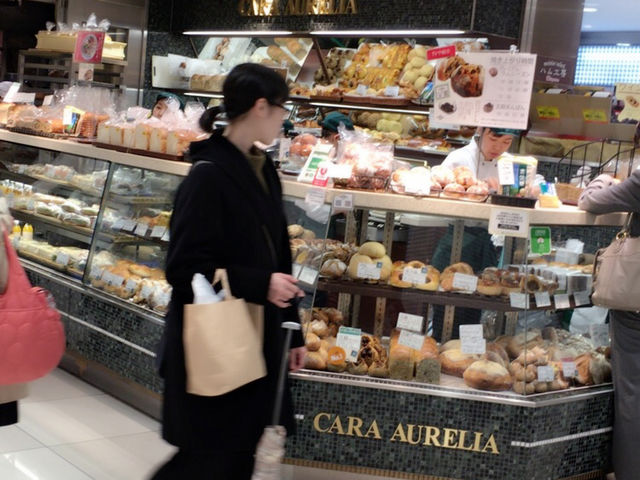 NbT𔃂ɁB_J[AEAEwۓX