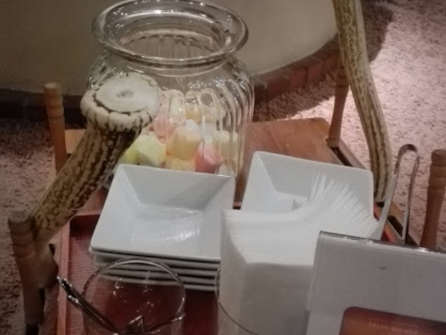 �g�F�̉��ɂ́A�}�V���}���Z�b�g�i�΁I�Ă��ĐH�ׂ��܂���_�x┌Ή���