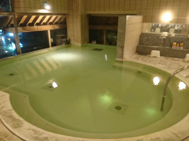 �Ԃт��z�e���̒j�q�嗁��_���̐쉷��