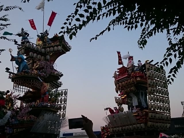 ͍̓ՂŖڂ̑Oɂ̎Rg܂_Ă