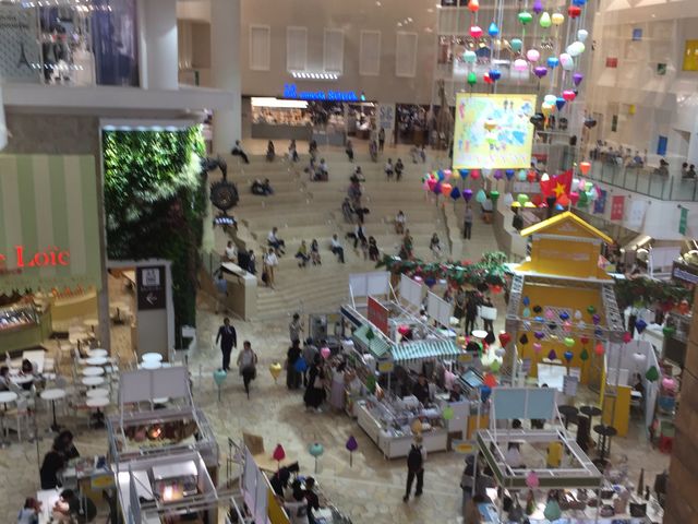 �A�W�A�t�F�A�J�Ò��ł�_��}���߂��{�X