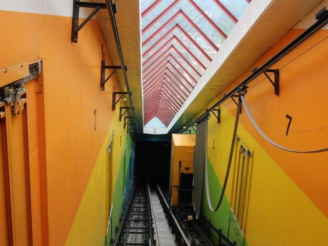 XΌ^̃Gx[^j[Nł_ze׃AA