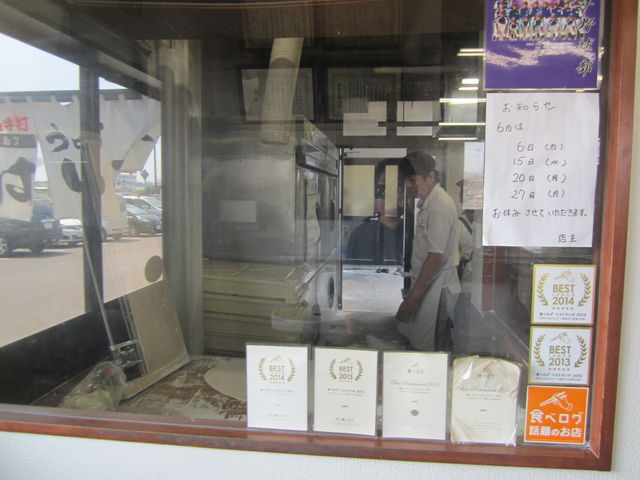 XĂ̂ƂŐEl񂪖˂łĂ܂B_͂䂩