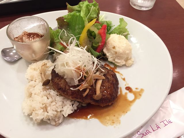 䂫Ȃ̃JtF V[C _˓X̓eʐ^1